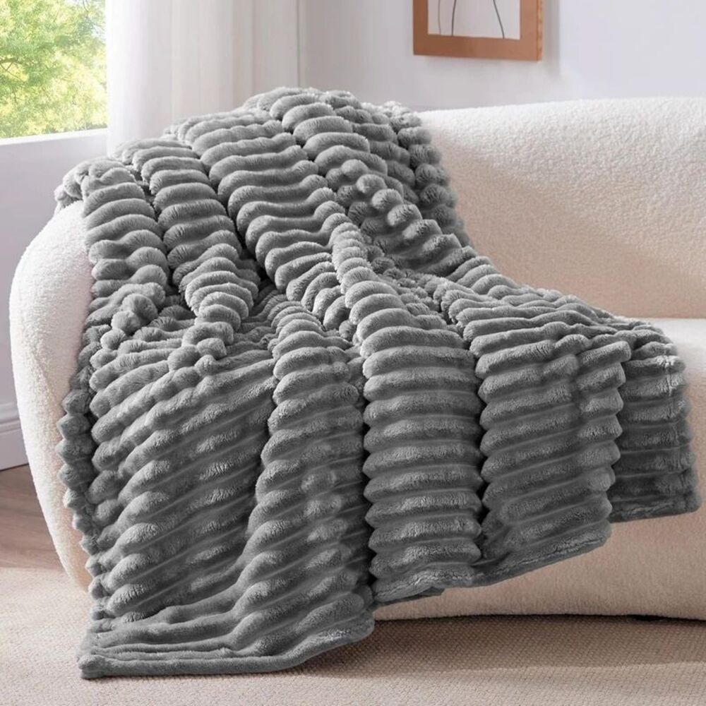 NWT Bedelite King Fleece Blanket